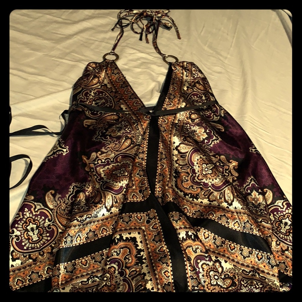 Women’s low cut top